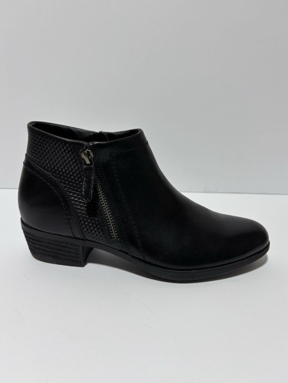 Rockport Women’s Carly Black Leather Ankle Booties, Size 7 M